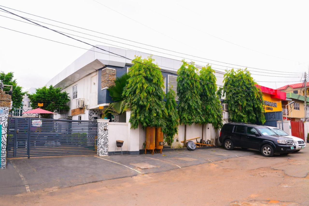 Connecting Lagos Suites Экстерьер фото