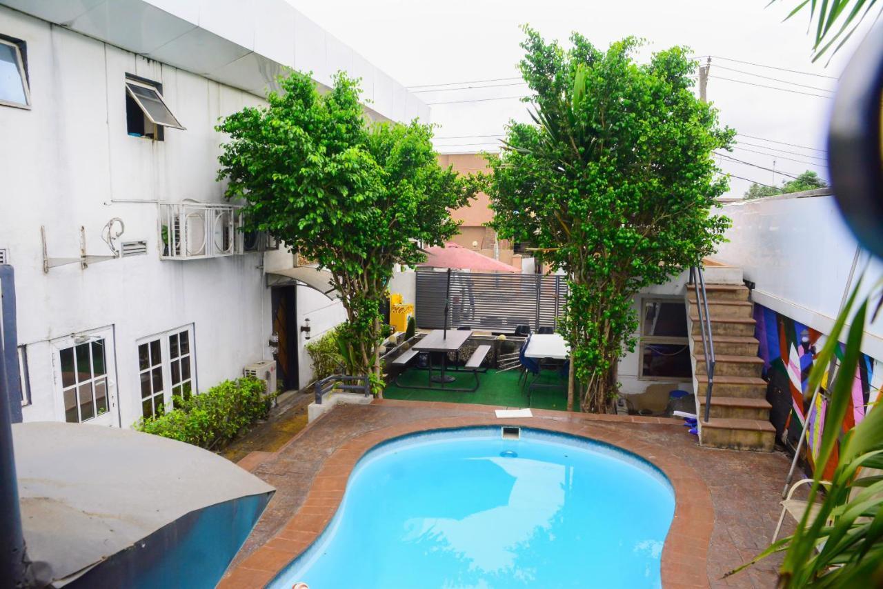 Connecting Lagos Suites Экстерьер фото