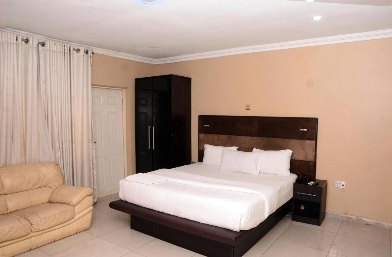 Connecting Lagos Suites Экстерьер фото