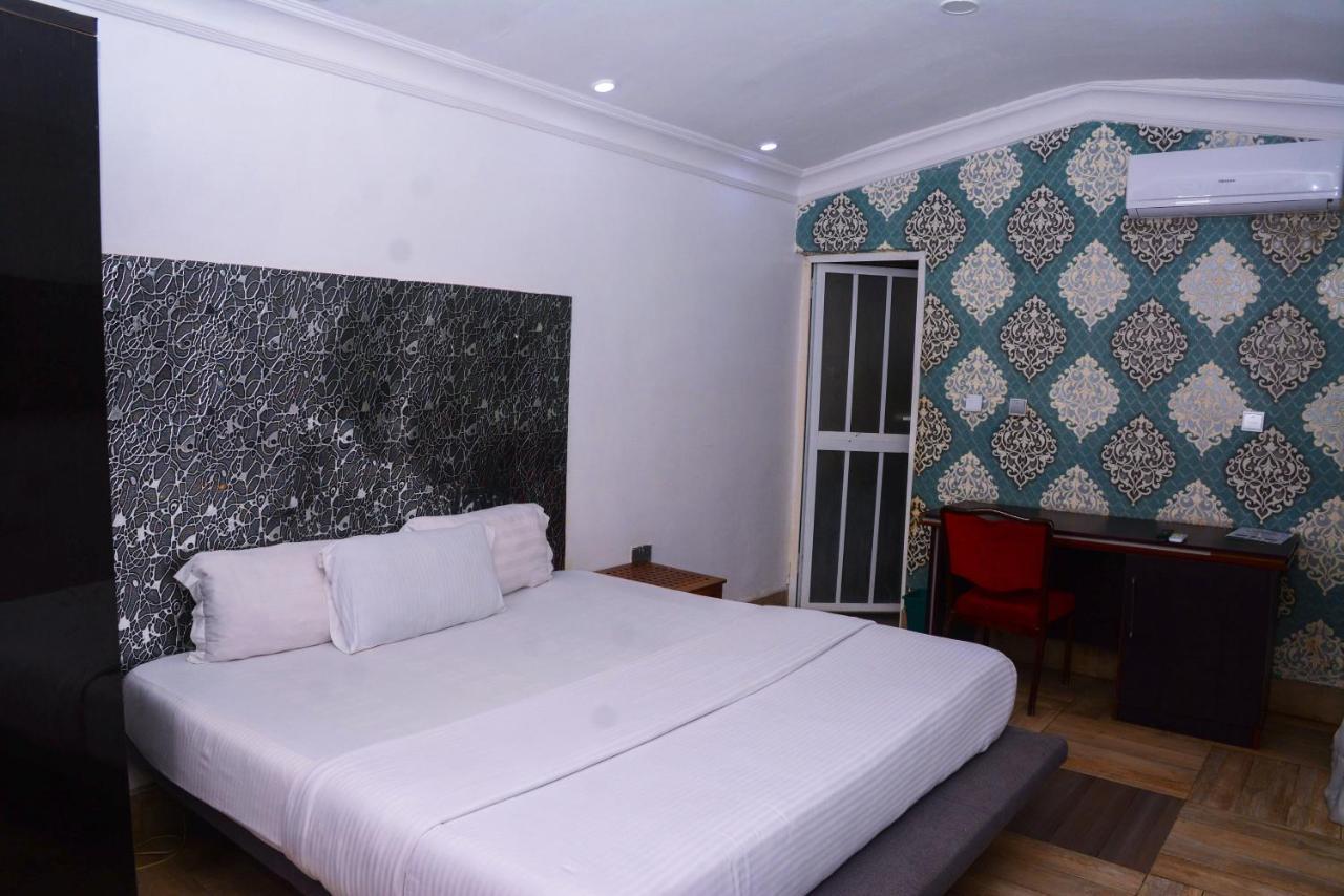 Connecting Lagos Suites Экстерьер фото