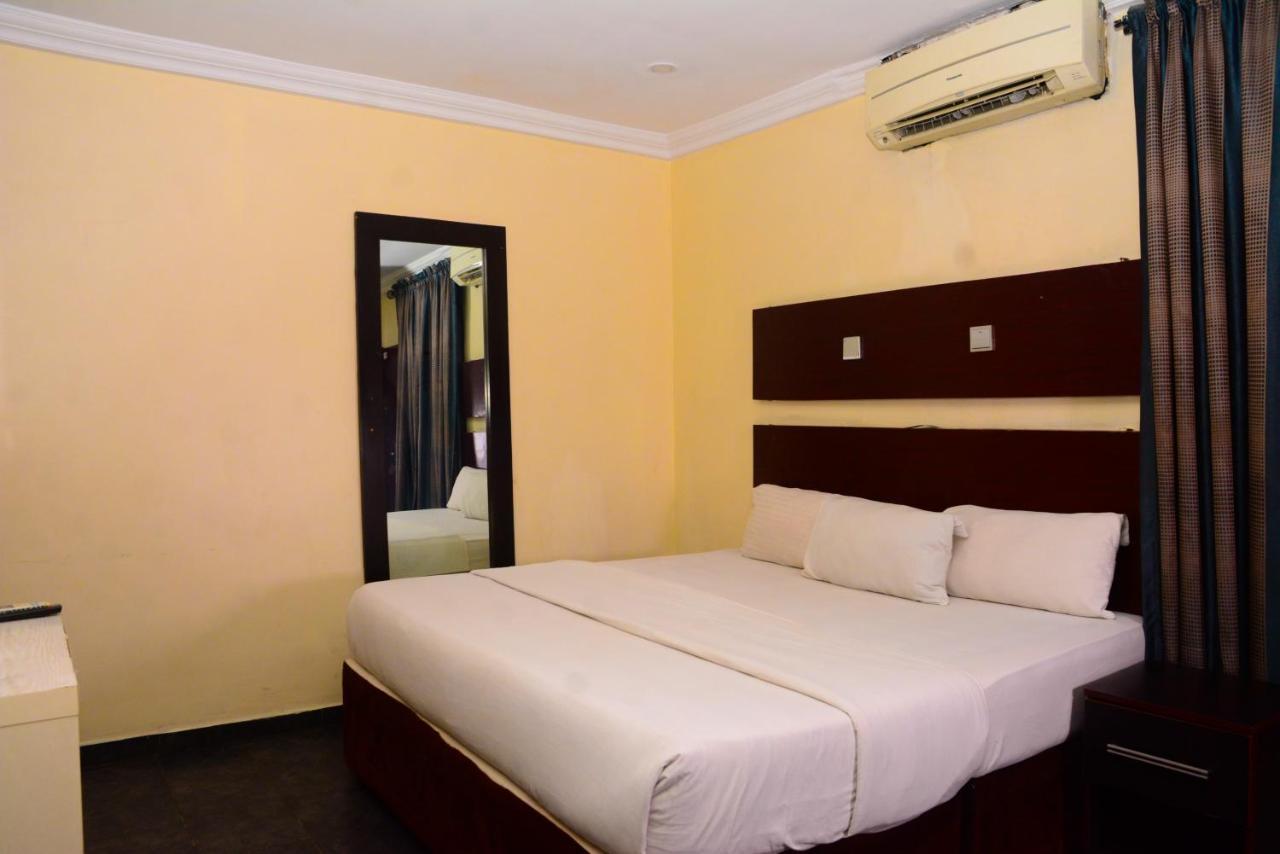 Connecting Lagos Suites Экстерьер фото